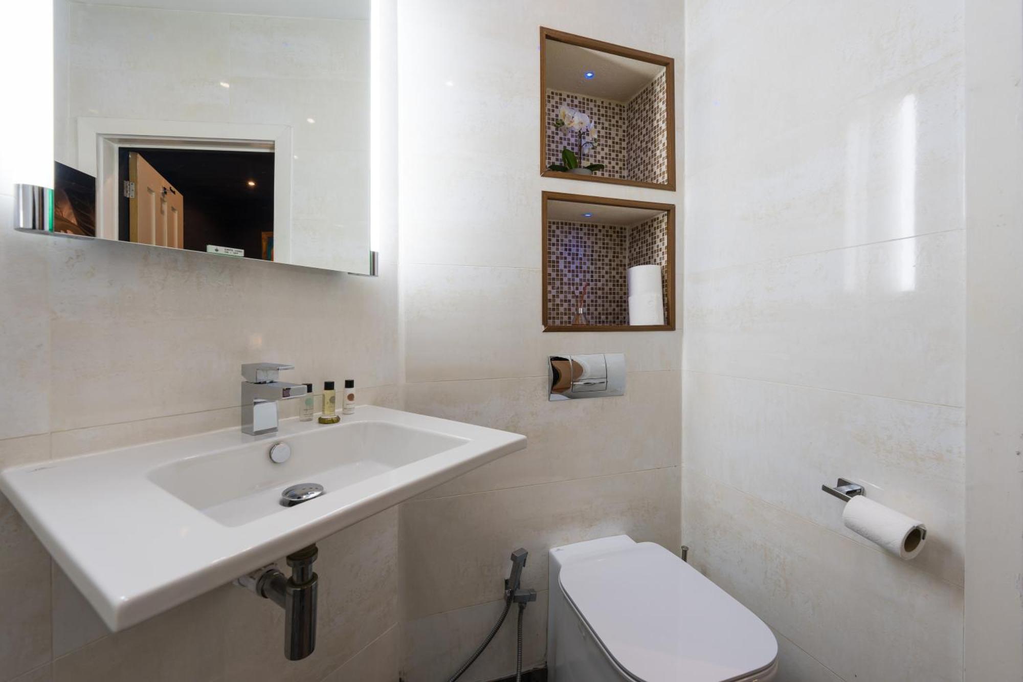 City Retreat, Spacious 4 Bed House, Games Room, Parking, Hot Tub & Bbq Cardiff Exterior foto