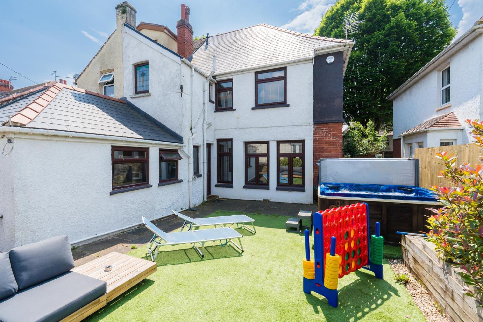 City Retreat, Spacious 4 Bed House, Games Room, Parking, Hot Tub & Bbq Cardiff Exterior foto