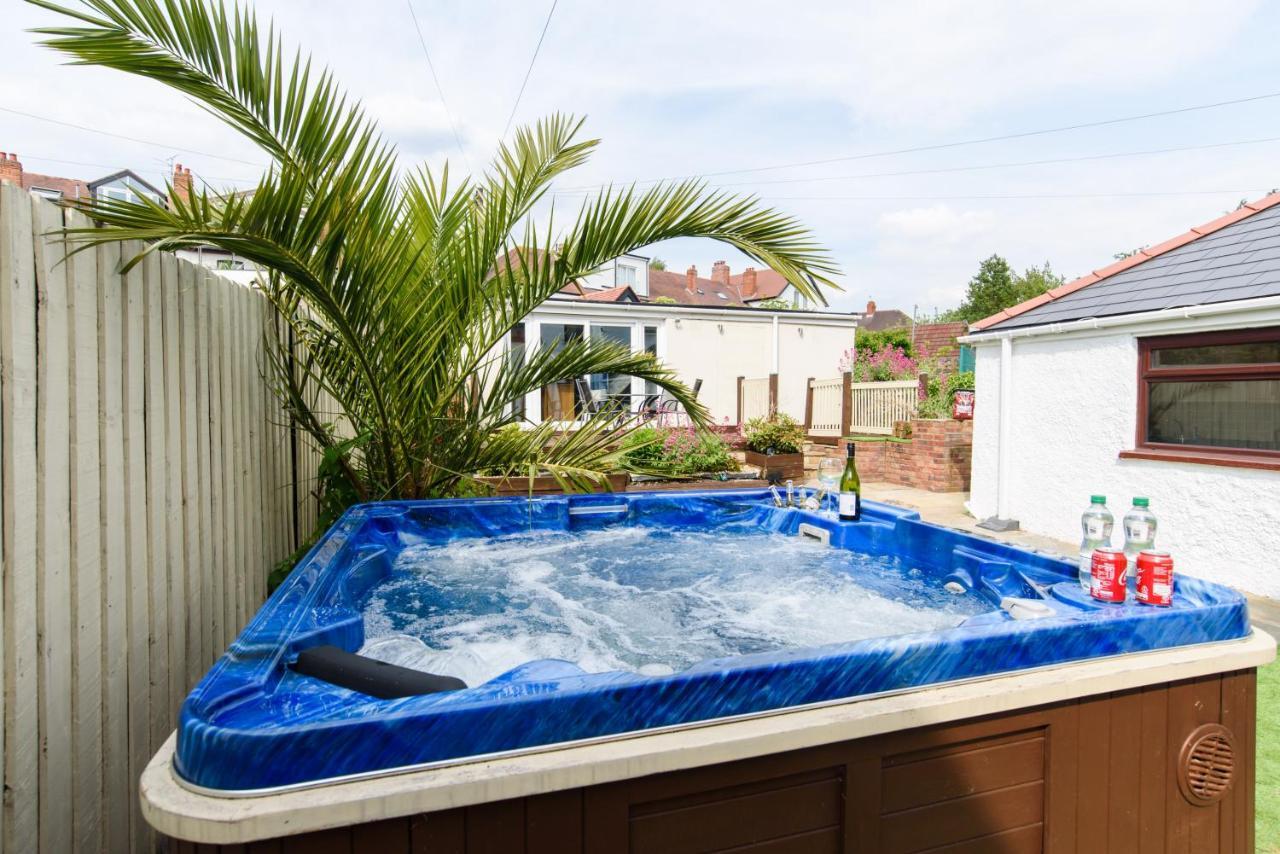 City Retreat, Spacious 4 Bed House, Games Room, Parking, Hot Tub & Bbq Cardiff Exterior foto